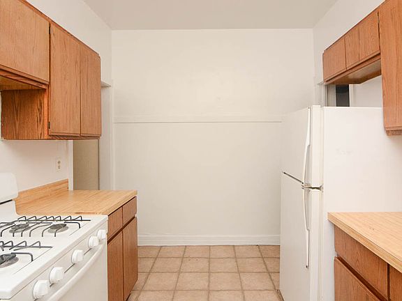 4th image of 2428 N Sawyer Ave APT 1E