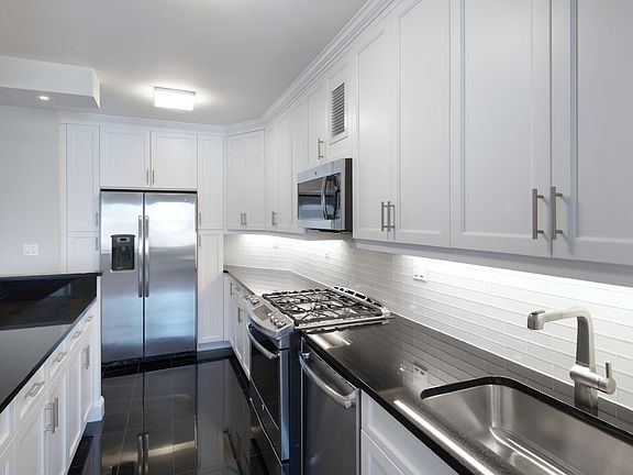 4th image of 20 W 64th St APT 41K