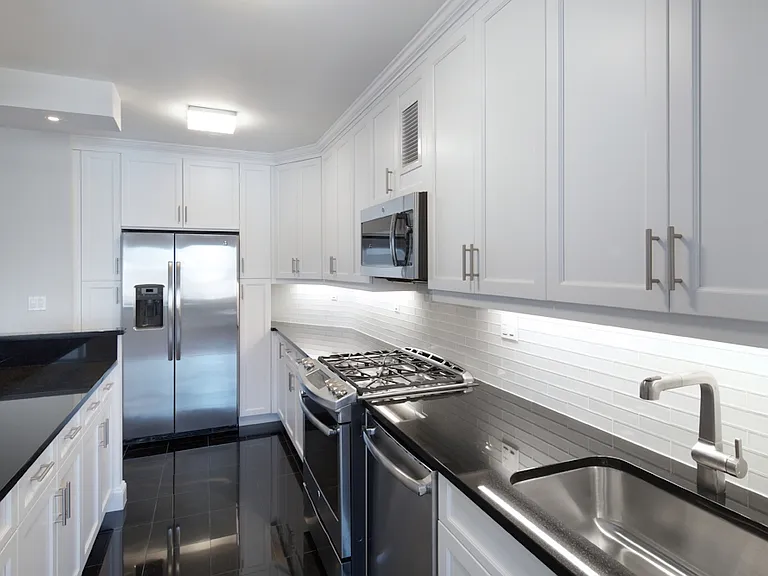 20 W 64th St #15K — Photo 4