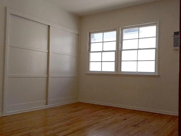 1186 S Fairfax Ave #5 — Photo 12