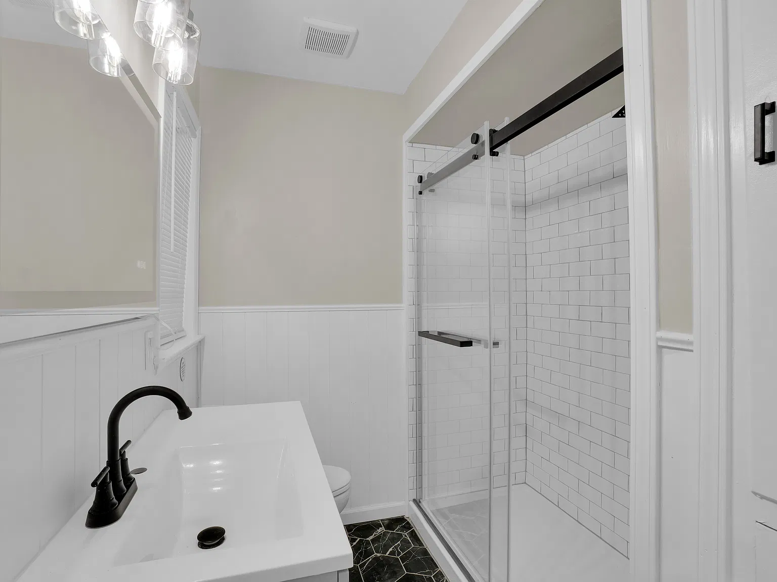 2 bed, 1060 sqft, $2,400 — Photo 3