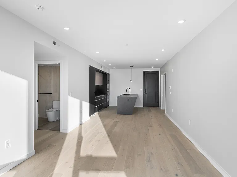 UNIT X08 - 820 SF
ONE BEDROOM + DEN