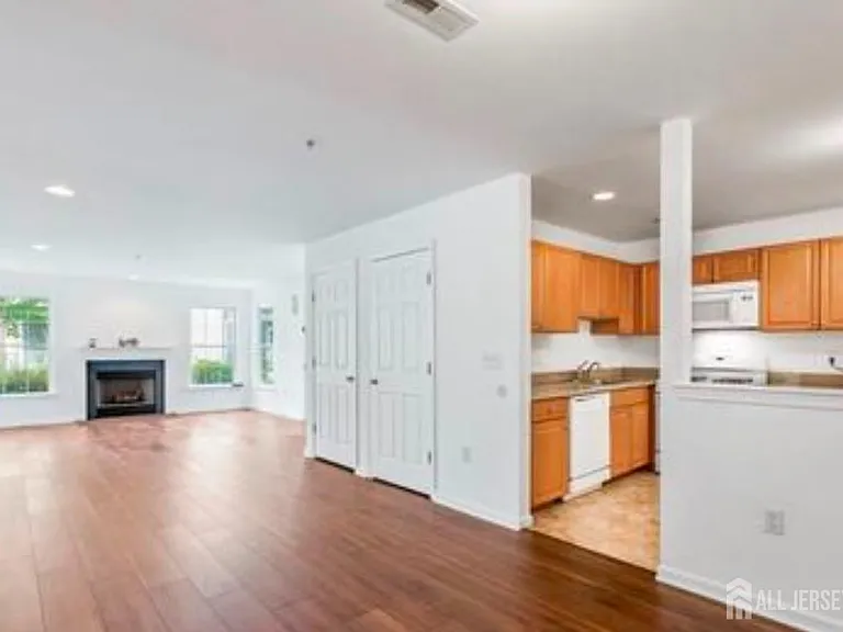106 Chariot Ct — Photo 2