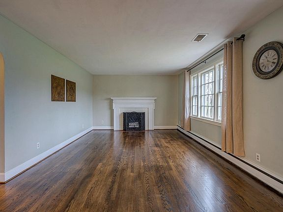 3rd image of 3375 Woodland Dr