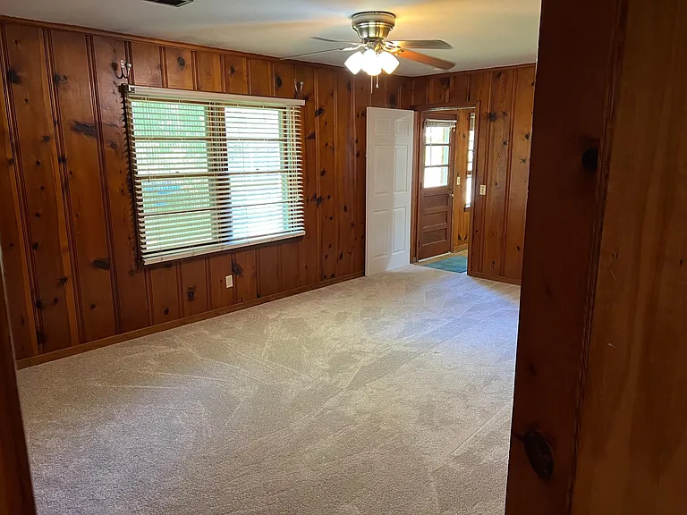 606 S Montgomery St — Photo 15