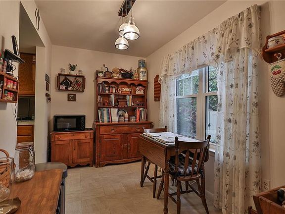 5th image of 7655 Aster Cir