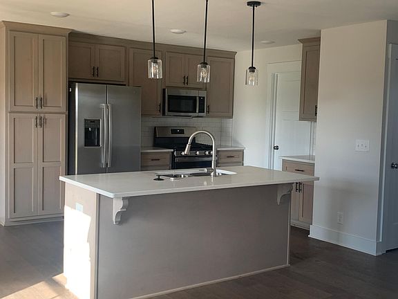 2nd image of 937 Frontier Dr