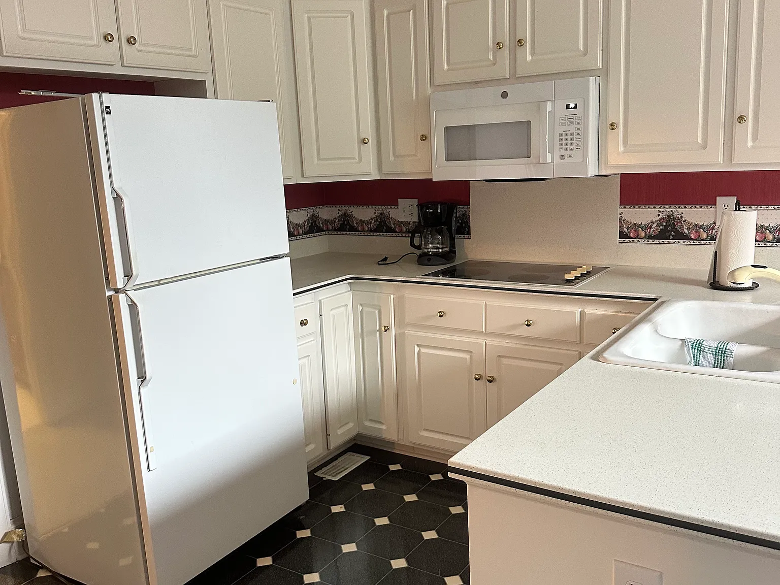 3 bed, 2094 sqft, $2,995 — Photo 2