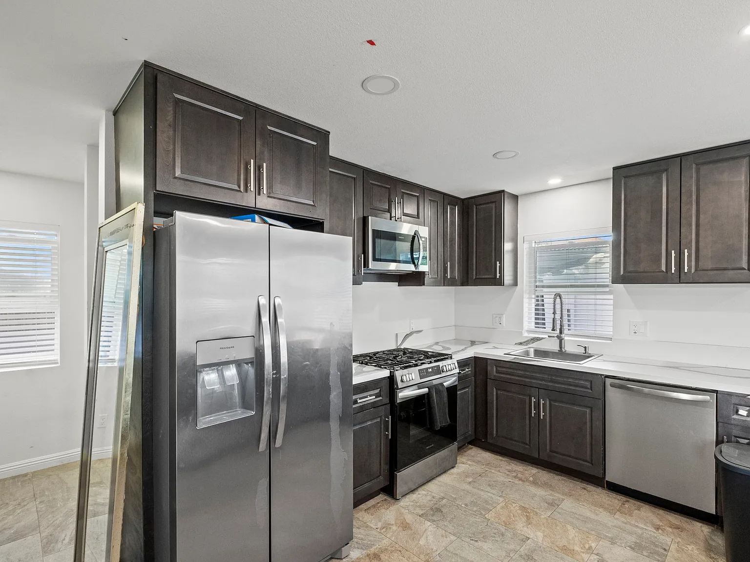 Studio, 415 sqft, $1,995 — Photo 4