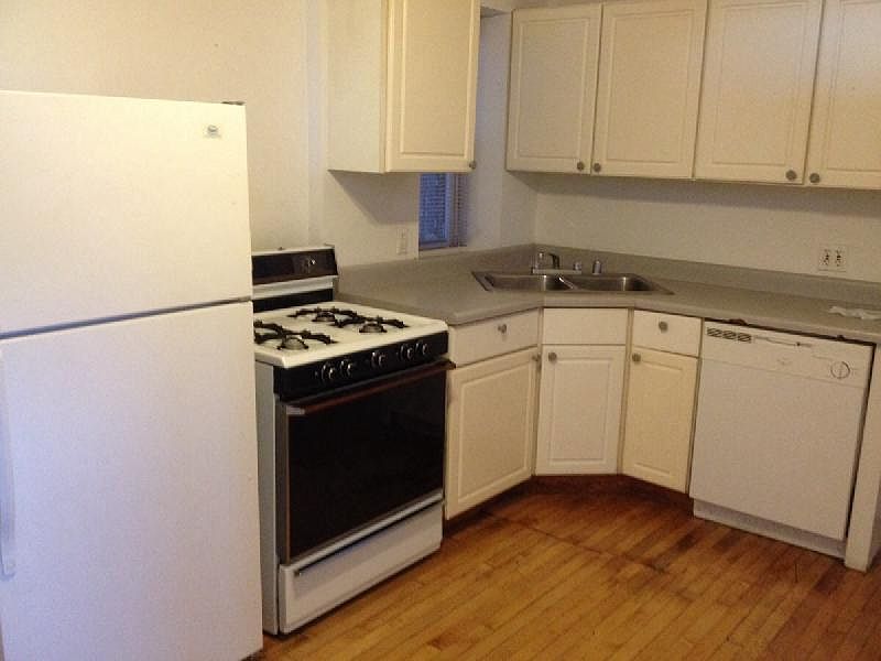 1st image of 2400 N Surrey Ct #24001