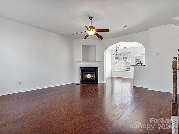 4th image of 710 Cherryfield Pl