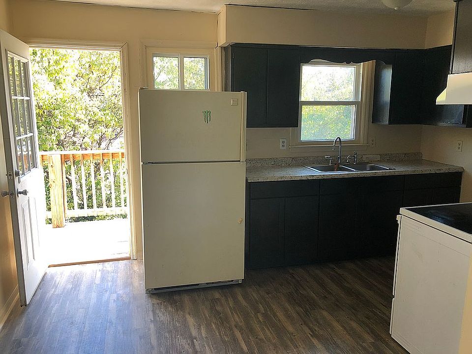 1st image of 214 Curry Ct