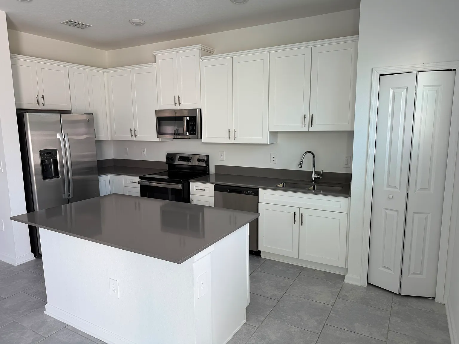 3 bed, 2.5 bath, 1793 sqft, $2,250 — Photo 4