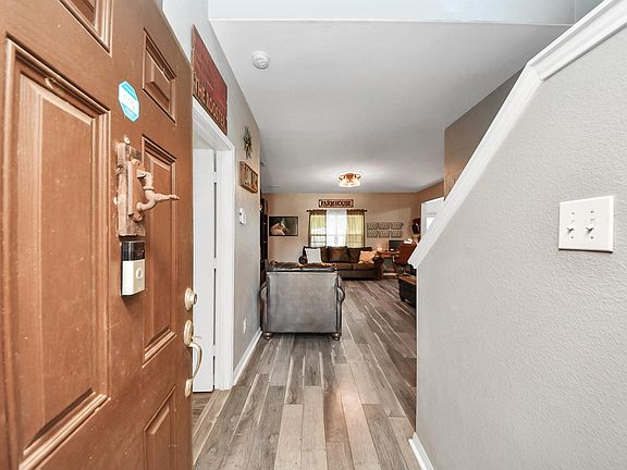 4th image of 415 Hawks View Dr