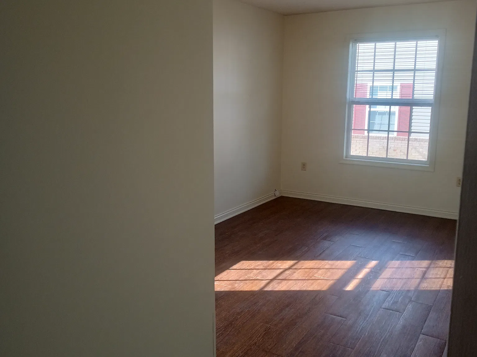 2 bed, 1000 sqft, $836 — Photo 2
