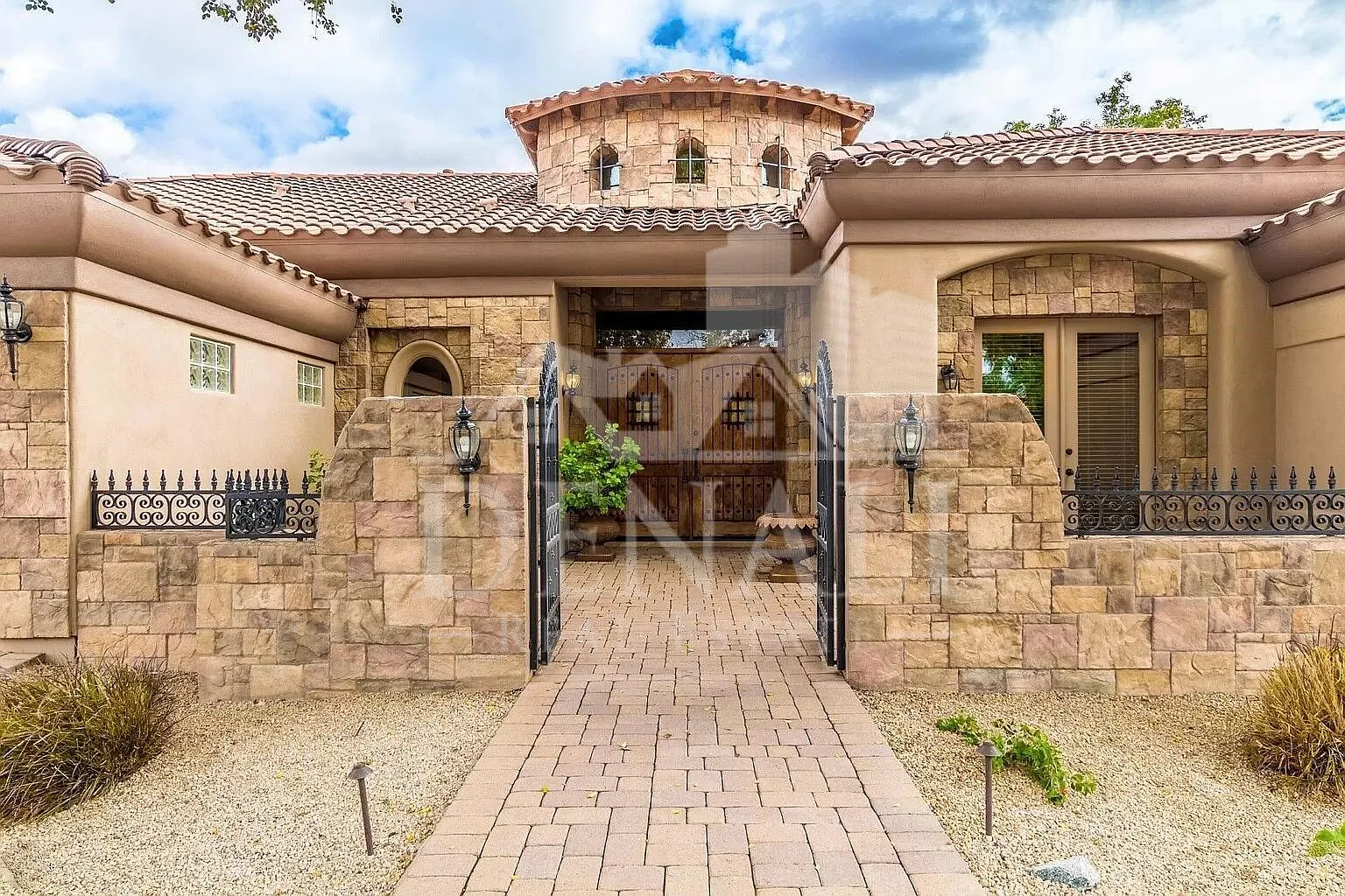 4 bed, 3.5 bath, 3975 sqft, $4,195 — Photo 3