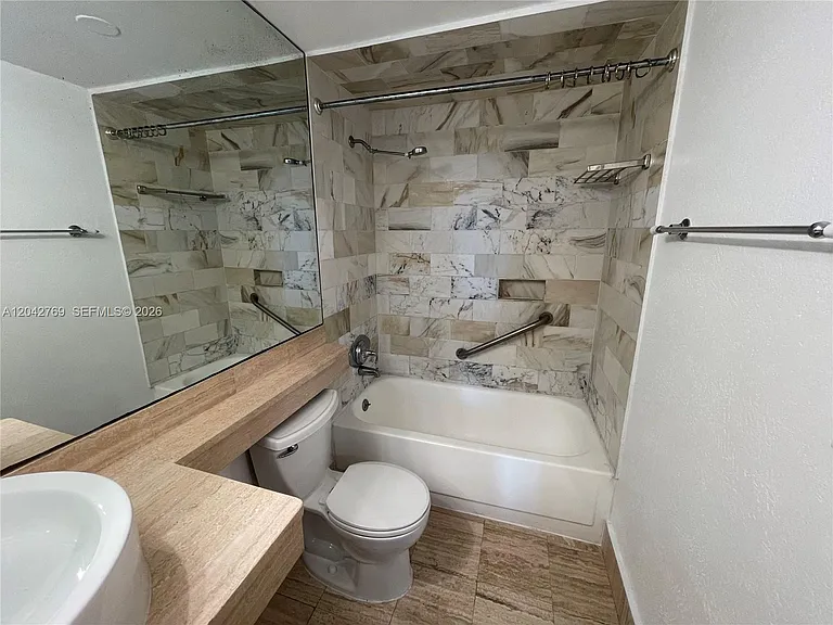 700 Biltmore Way #414 — Photo 7