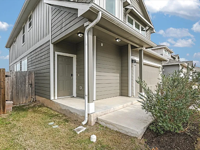 12814 Meachum Ln — Photo 3