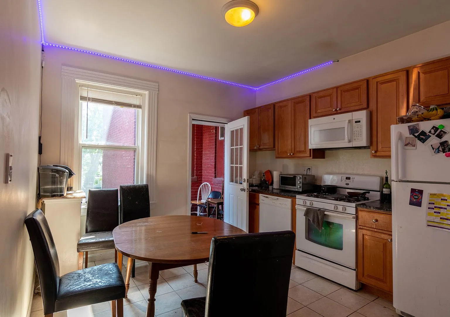 No Brokers Fee, Oak Sq Area, Laundry on a Site, Eat-in Kitchen, Big Bedrooms — Photo 2