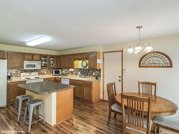 5th image of 9817 Suncrest Ln