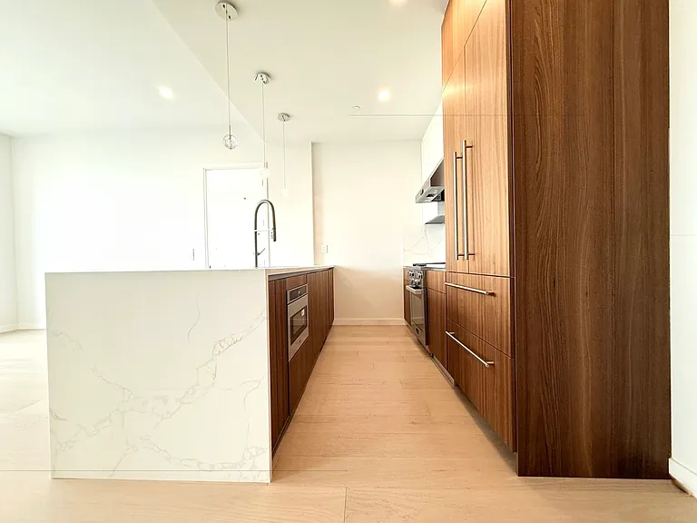 35-32 Leavitt St #10K — Photo 9