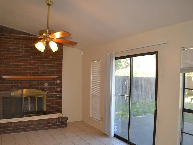 1515 Bandera Dr — Photo 3