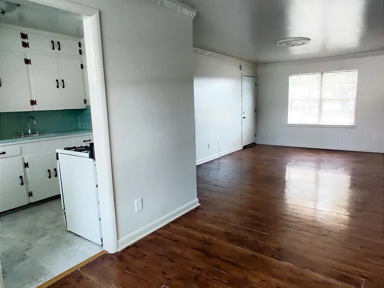 5725 Martel Ave #C — Photo 7