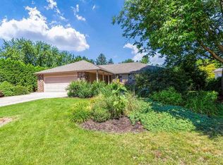 740 Yorkshire Rd, Neenah, WI 54956