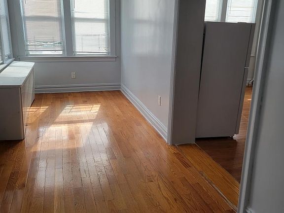5th image of 335 Clifton Ave #4