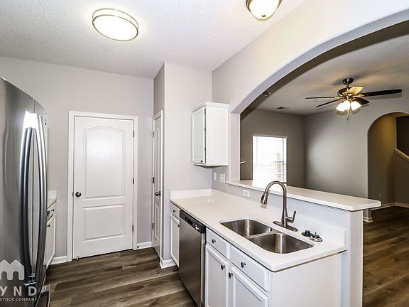 4th image of 10182 Sterling Ridge Dr