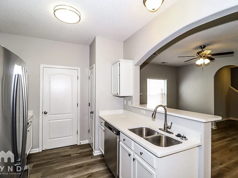 10182 Sterling Ridge Dr — Photo 4