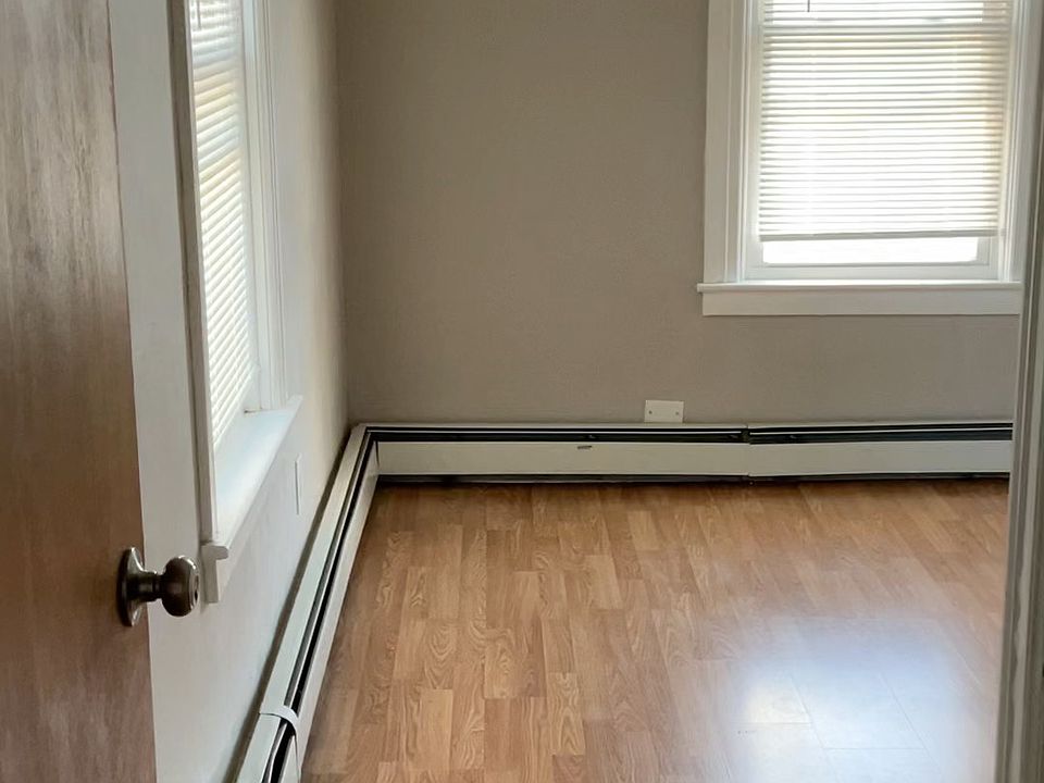 1st image of 51 Cato St #4