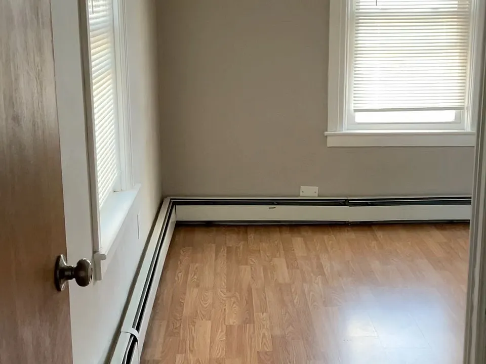 51 Cato St #4