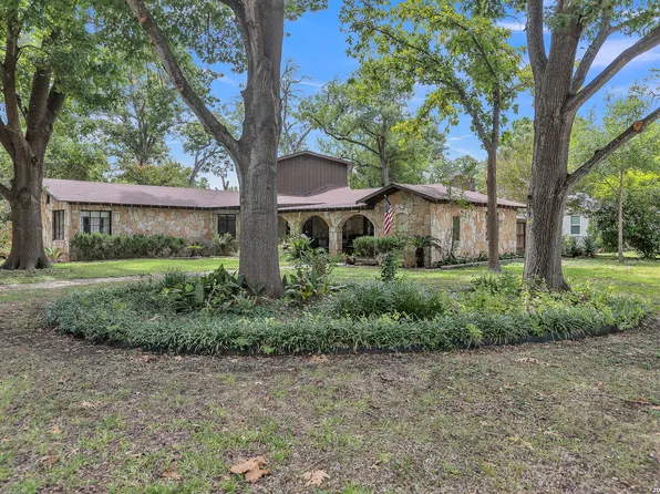 1130 Bartholomae Street, Seguin, TX 78155