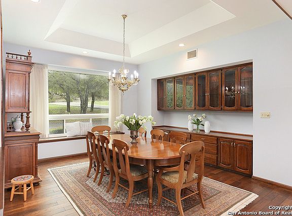 5th image of 400 Tapatio Dr W