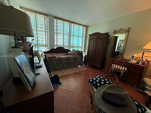 Crystal House Condo — Photo 4
