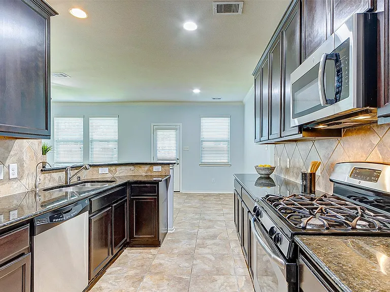 6451 Calgary Woods Ln — Photo 21