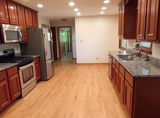 2080 La Vela Cir, Brookfield, WI 53005