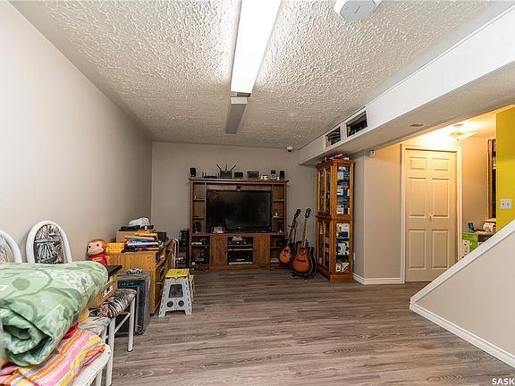 3rd image of 214 Michener Cres