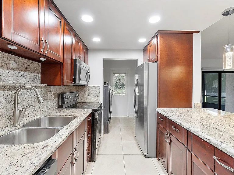 398 Fern Dr #10-6 — Photo 15