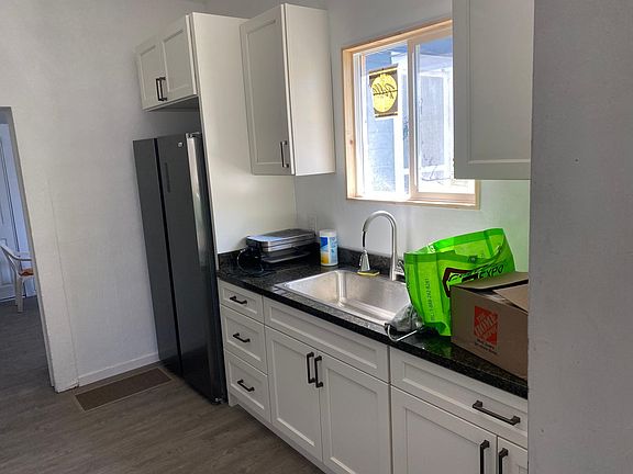 3rd image of 319 E Flora St #B