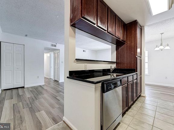 3rd image of 15639 Horseshoe Ln #639