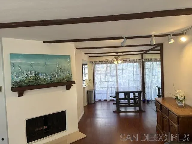 2 bed, 2.5 bath, 1358 sqft, $3,990 — Photo 2