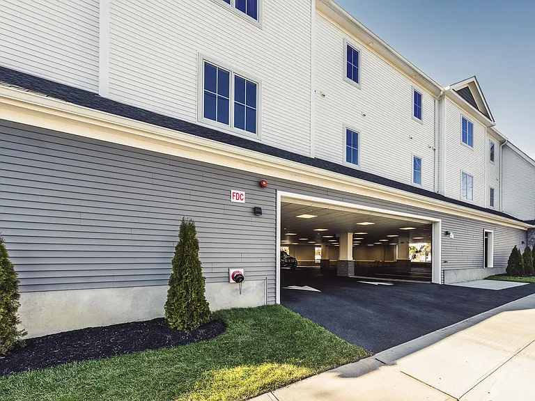 783 Kings Hwy E — Photo 2