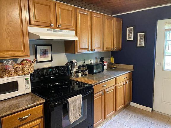 4th image of 916 W Marler St