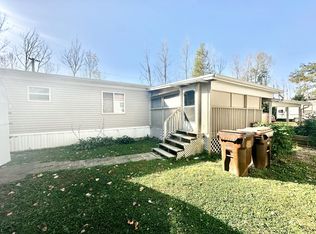 21 Manor Cir, Mount Carroll, IL 61053