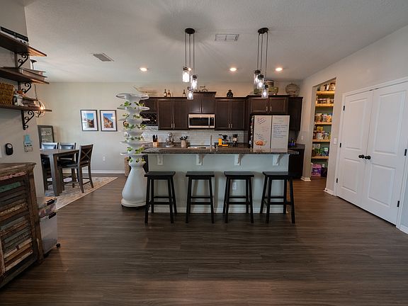 Bar and Kitchen, Nook