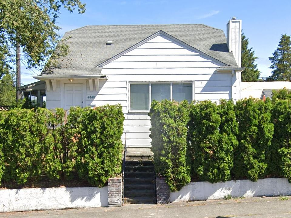 1st image of 4608 SW Admiral Way