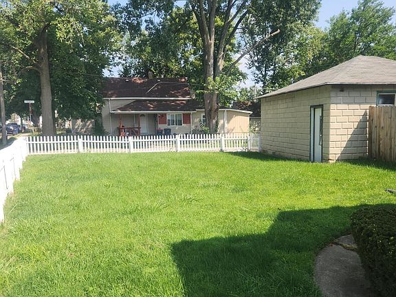 2nd image of 515 Gordon St