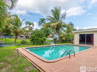 5521 SW 94th Ave, Fort Lauderdale, FL 33328
